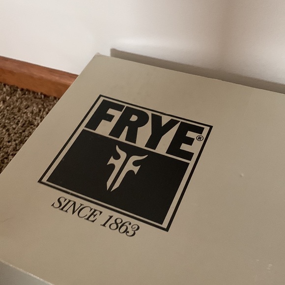 Frye Lucinda perforated slouch tall boot tan 7.5M - Picture 4 of 6